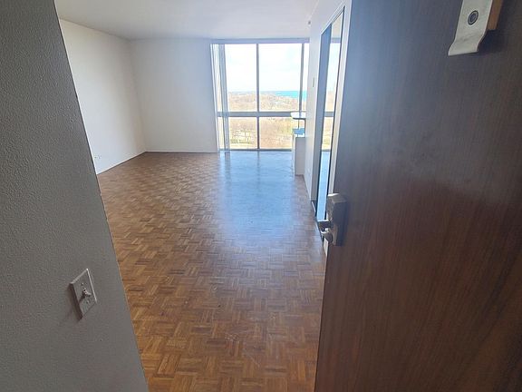 4th image of 1555 N Dearborn Pkwy APT 14D