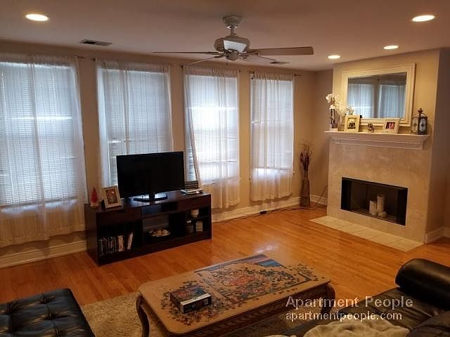 1st image of 2655 N Southport Ave #2F