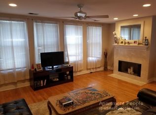 2655 N Southport Ave #2F, Chicago, IL 60614
