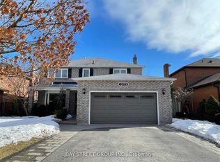 2079 Pineview Dr, Oakville, ON L6H 5M5