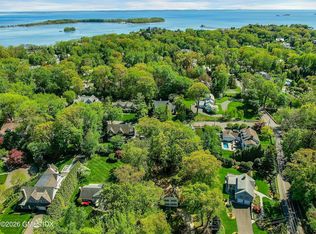 6 Oak Dr, Riverside, CT 06878