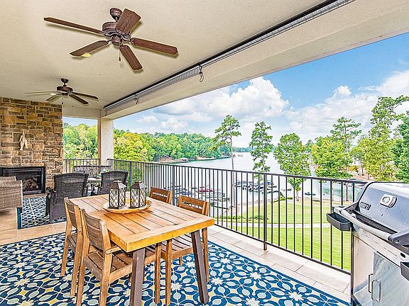 3rd image of 4-303 Stoneview Summit Ct