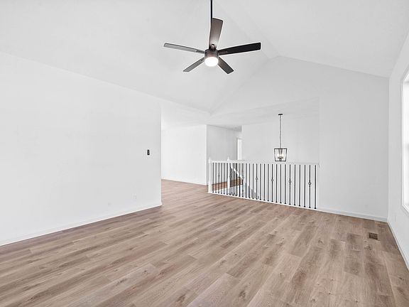 3rd image of 78 West Dr