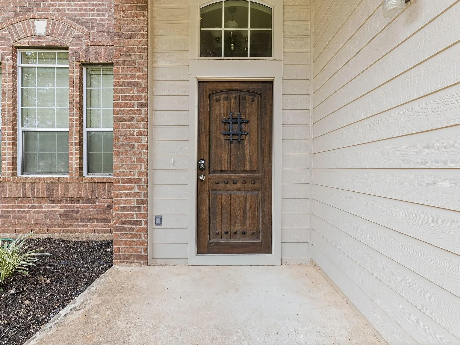 3 bed, 2.5 bath, 2033 sqft, $2,200 — Photo 4
