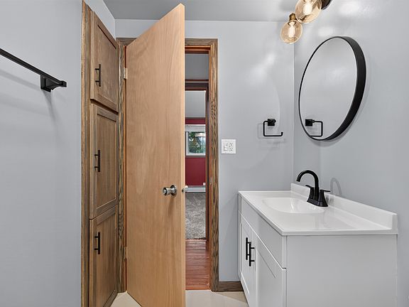 3rd image of 1135 Windsor St