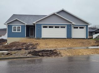 411 Roosevelt St, Baraboo, WI 53913