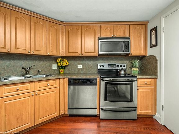 4th image of 416 Lake Clay Dr S