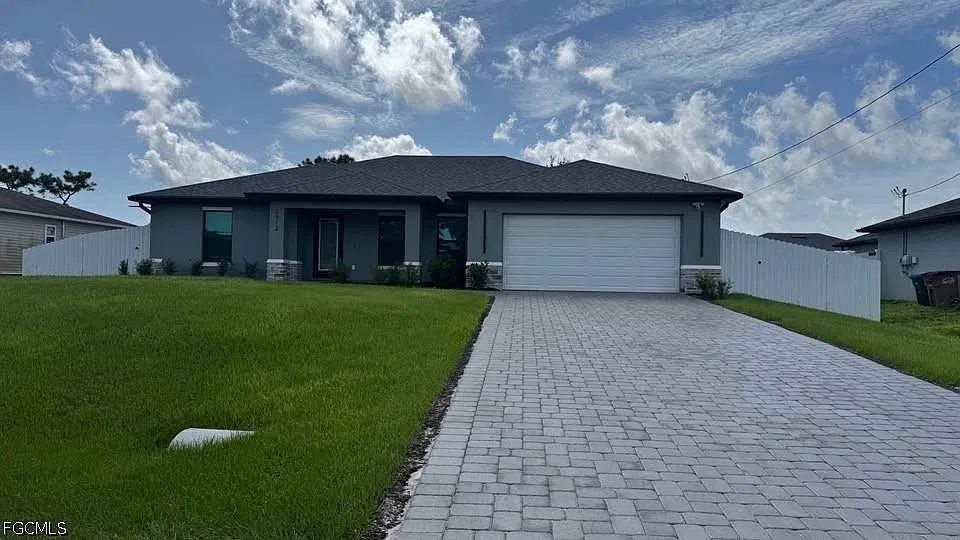4 bed, 2.0 bath, 1830 sqft, $2,500 — Photo 2