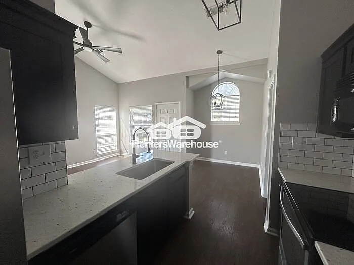 144 Waters Edge Ln — Photo 10