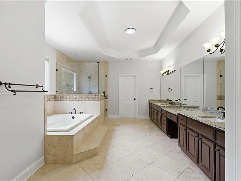 730 Rose Creek Cir — Photo 31