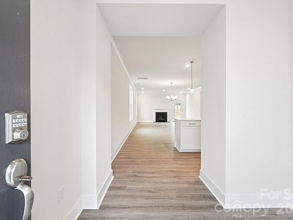 3rd image of 7589 Bainbridge Rd