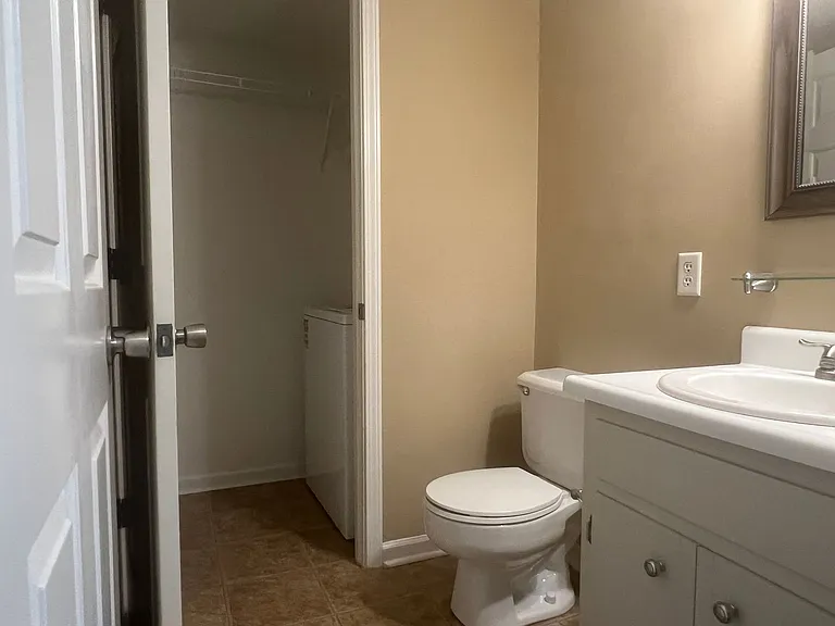 137 N Springs Ct — Photo 4