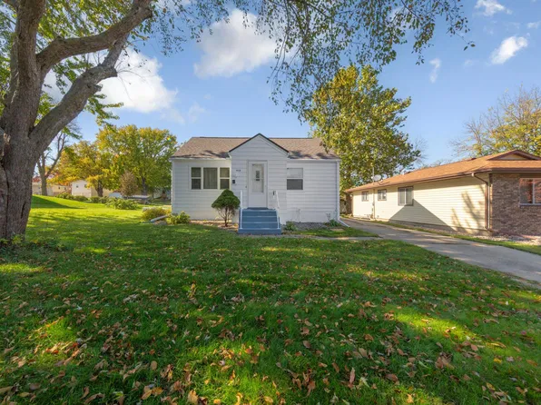 416 10th St SE, Waseca, MN 56093