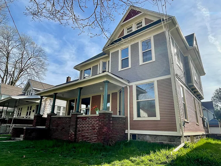 420 Lincoln Ave NW — Photo 4