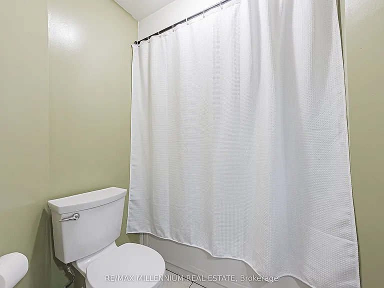 135 James St S #1401 — Photo 24