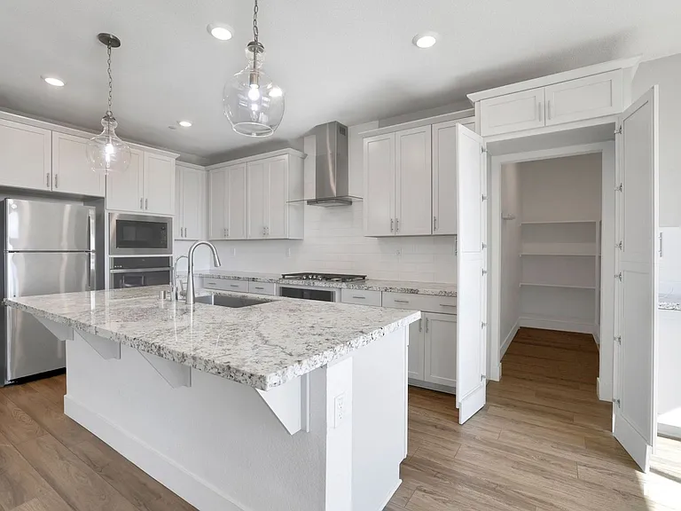 12925 Knightsbrook Ave — Photo 14