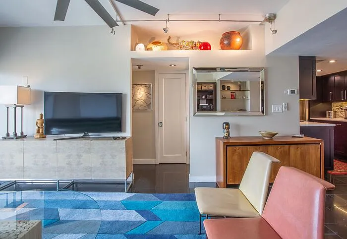 1 bed, 1.0 bath, 720 sqft, $2,099 — Photo 2