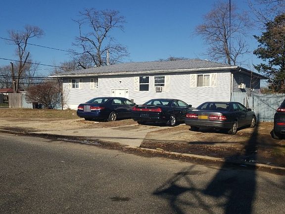 3rd image of 151 Pioneer St