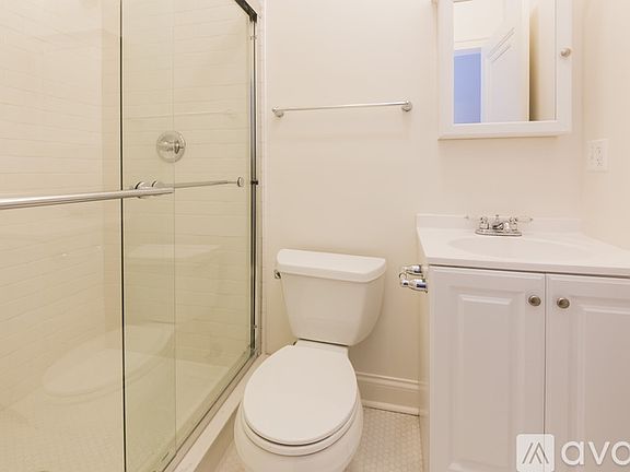 3rd image of 3405 W Balmoral Ave APT 2