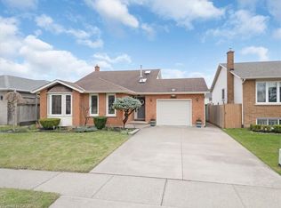 7994 Oakridge Dr, Niagara Falls, ON L2H2W1