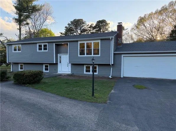 71 Jerry Ln, North Kingstown, RI 02852