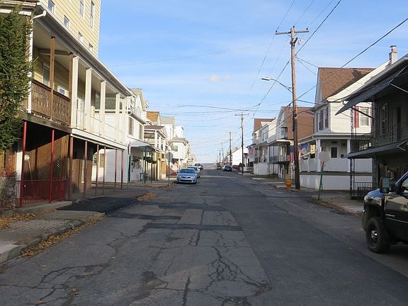 3rd image of 431 W Saylor St