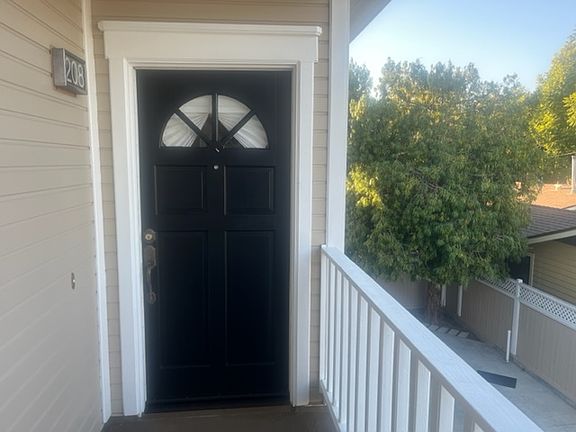 4th image of 208 S Grand St