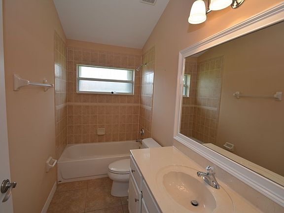 5th image of 21 Whitcock Ln