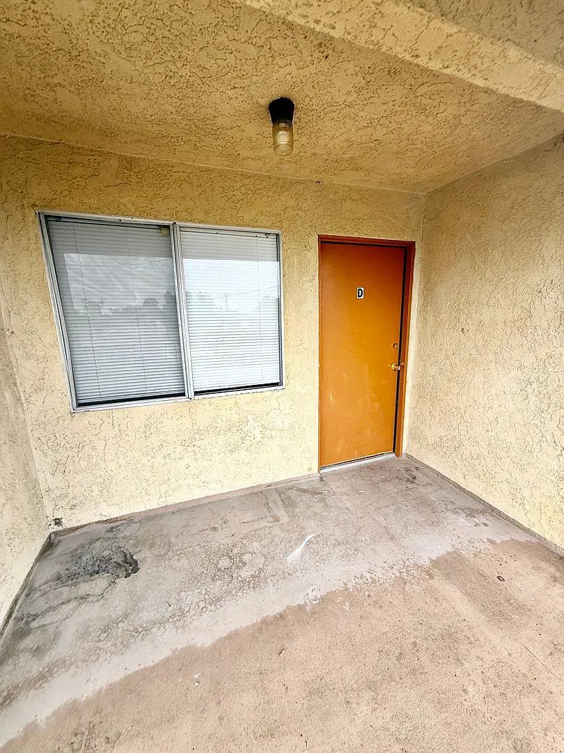 Newly Renovated Upstairs Unit Garage & Carport Included! — Photo 2