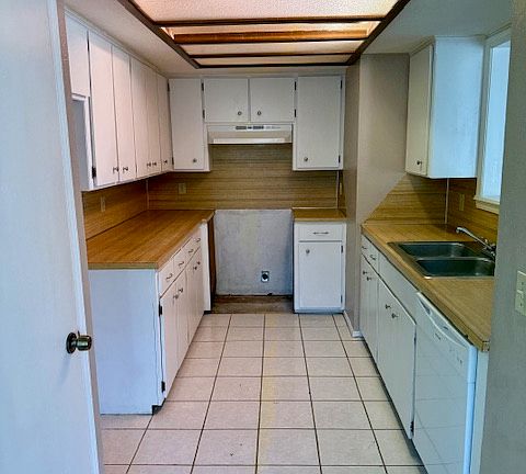 Kitchen- Comes equipped with stove and dishwasher. Microwave and fridge not included.