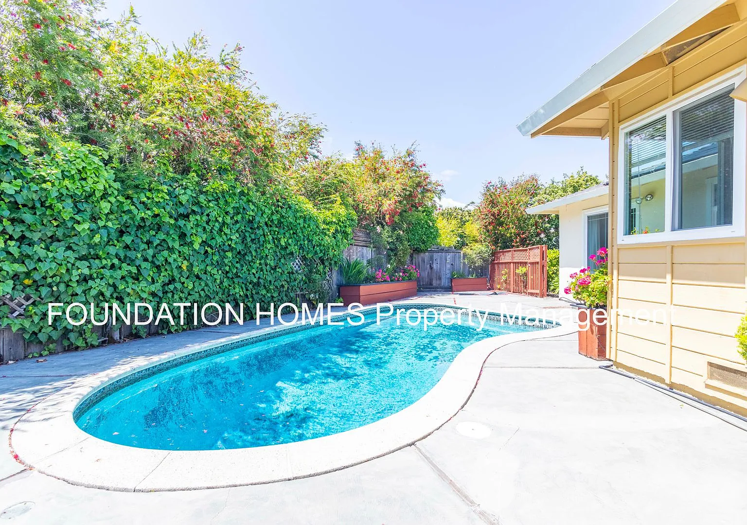 VIDEO! Available Now in Hillview - Updated 3bd w/Pool & Hot-tub — Photo 1