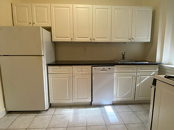 3rd image of 264 W 19th St APT 64
