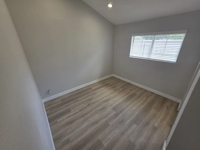 10303 Arminta St — Photo 15