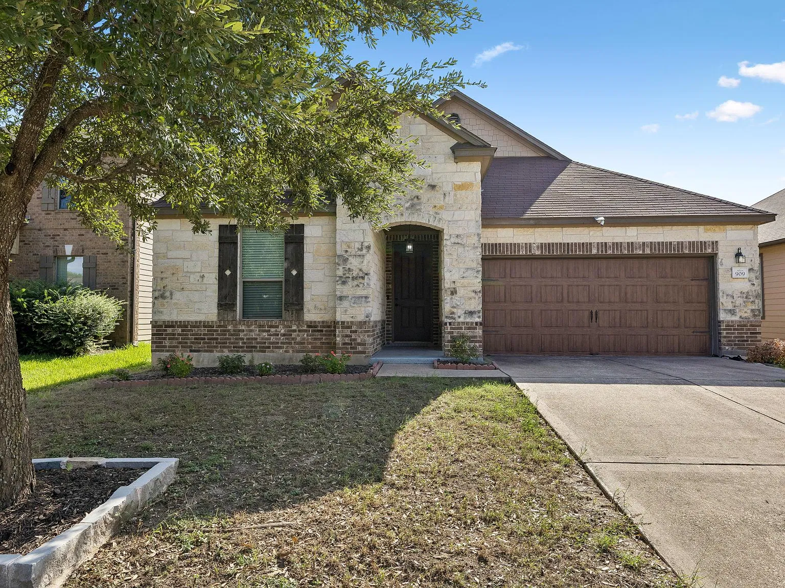 3 bed, 2.0 bath, 1375 sqft, $1,950 — Photo 1