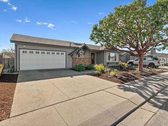 2nd image of 15 Del Rey Cir