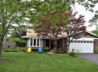 966 Prairie Lawn Rd, Glenview, IL 60025