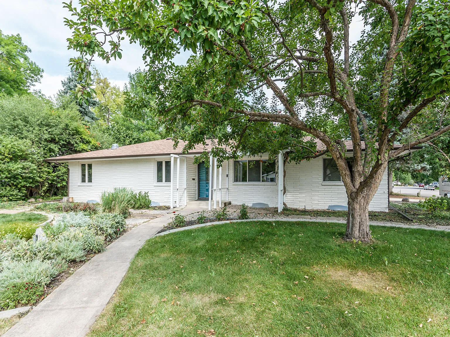 6 bed, 3770 sqft, $4,000 — Photo 2