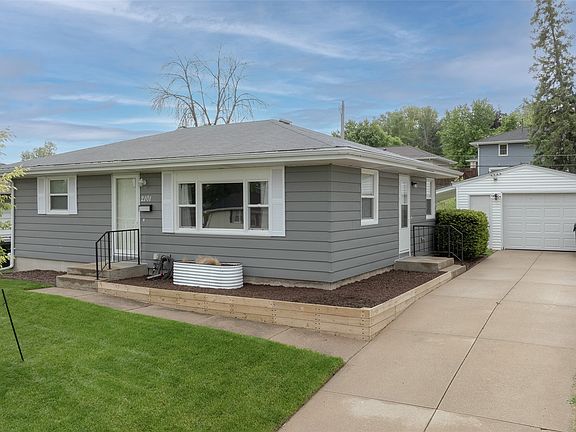 2nd image of 2101 Larry Dr NE