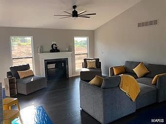 2nd image of 2909 Shirley Close Rd #37