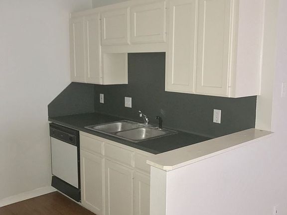 3rd image of 609 W Mlk Dr
