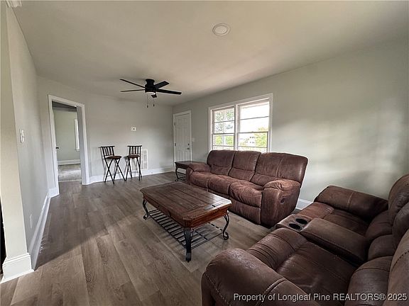 5th image of 226 Fountainhead Ln