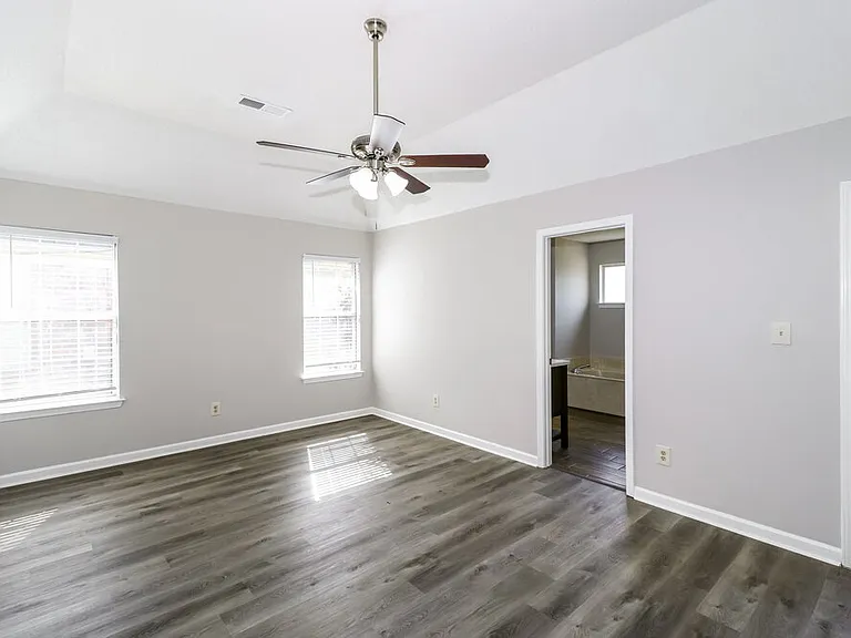 6963 Naples Dr — Photo 10