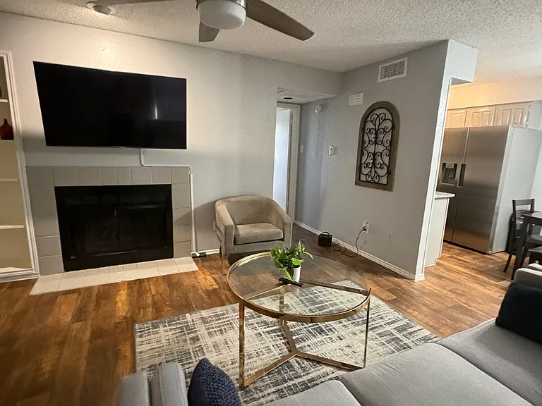 3845 Evergreen St — Photo 3
