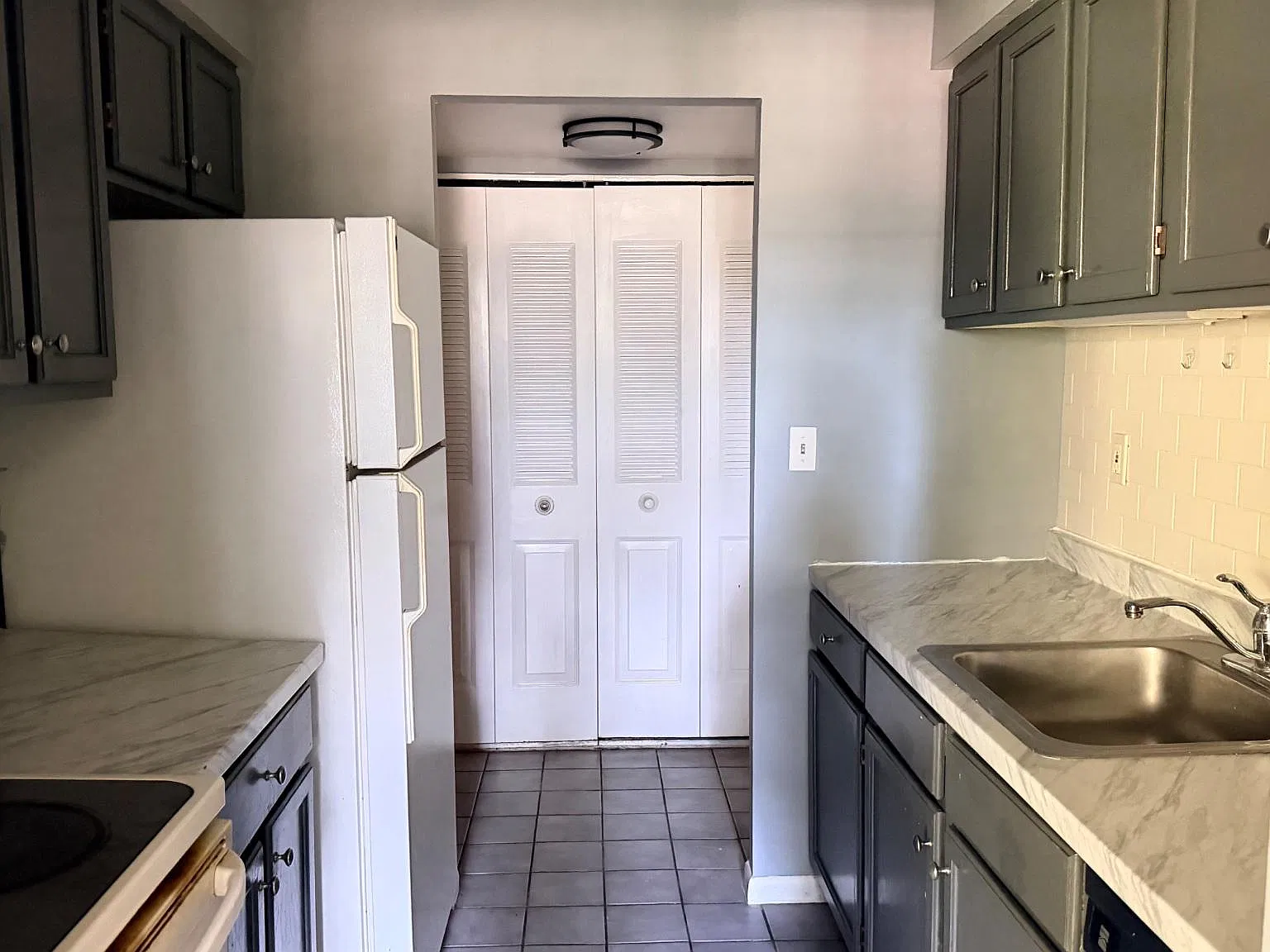 2 bed, 1.0 bath, 945 sqft, $1,690 — Photo 3