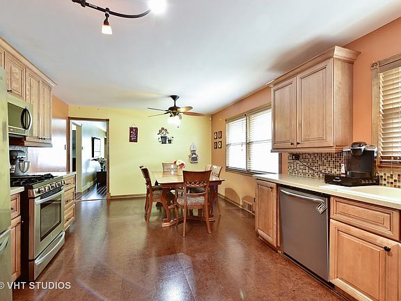 4th image of 11133 S Avenue J