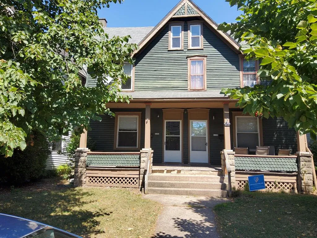 1124 Memorial Ave — Photo 1