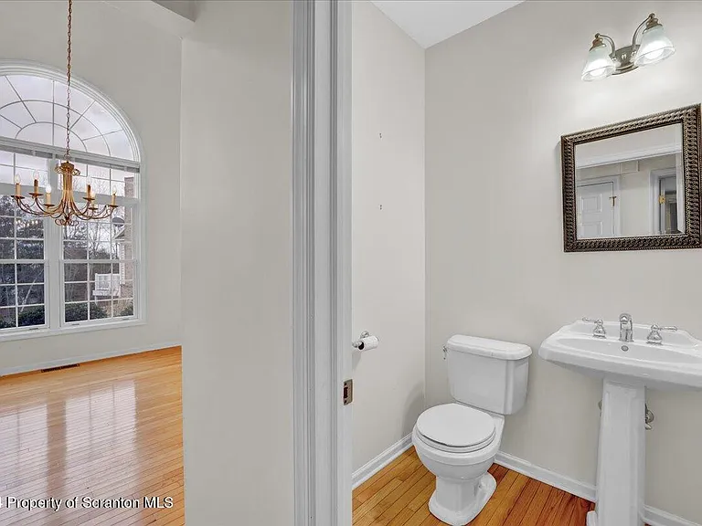 1404 Verne Close — Photo 16