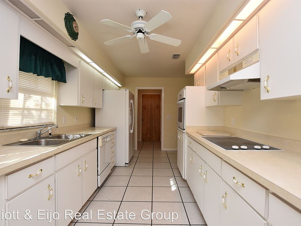 1st image of 218 W Poinsettia St