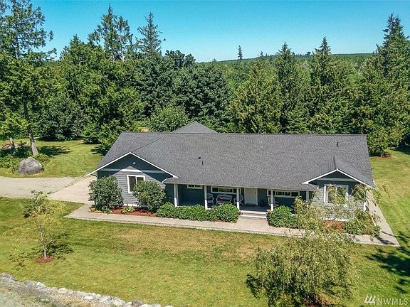 2nd image of 302 Dena Ln