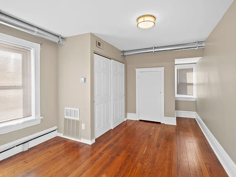 2137 Russell Blvd — Photo 44